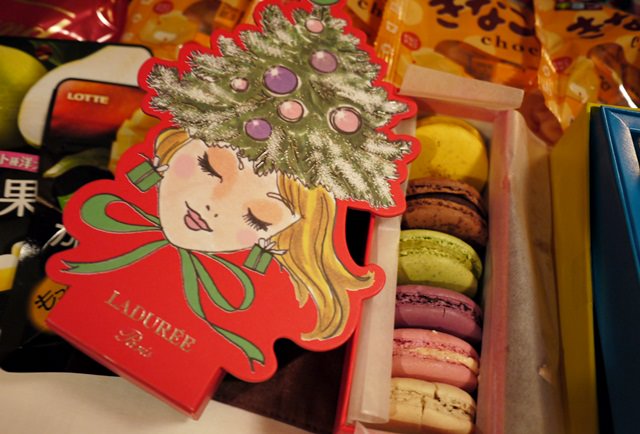 【13 秋日．楓遊東京 】- 今年讓Laduree的耶誕小姐陪你過聖誕~~