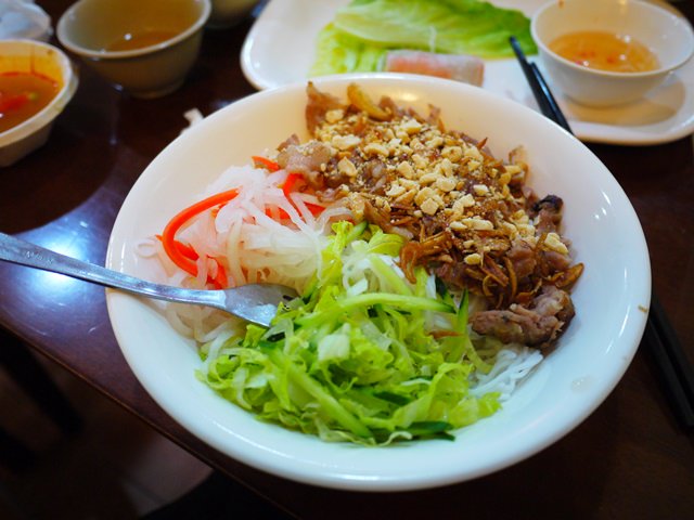 【台北．三芝】清爽開胃大份量的越南小棧 & 追櫻失敗記 (2014.02.28)