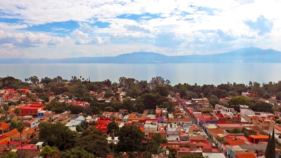 Aerial Videos See Lake Chapala from the sky. Chapala