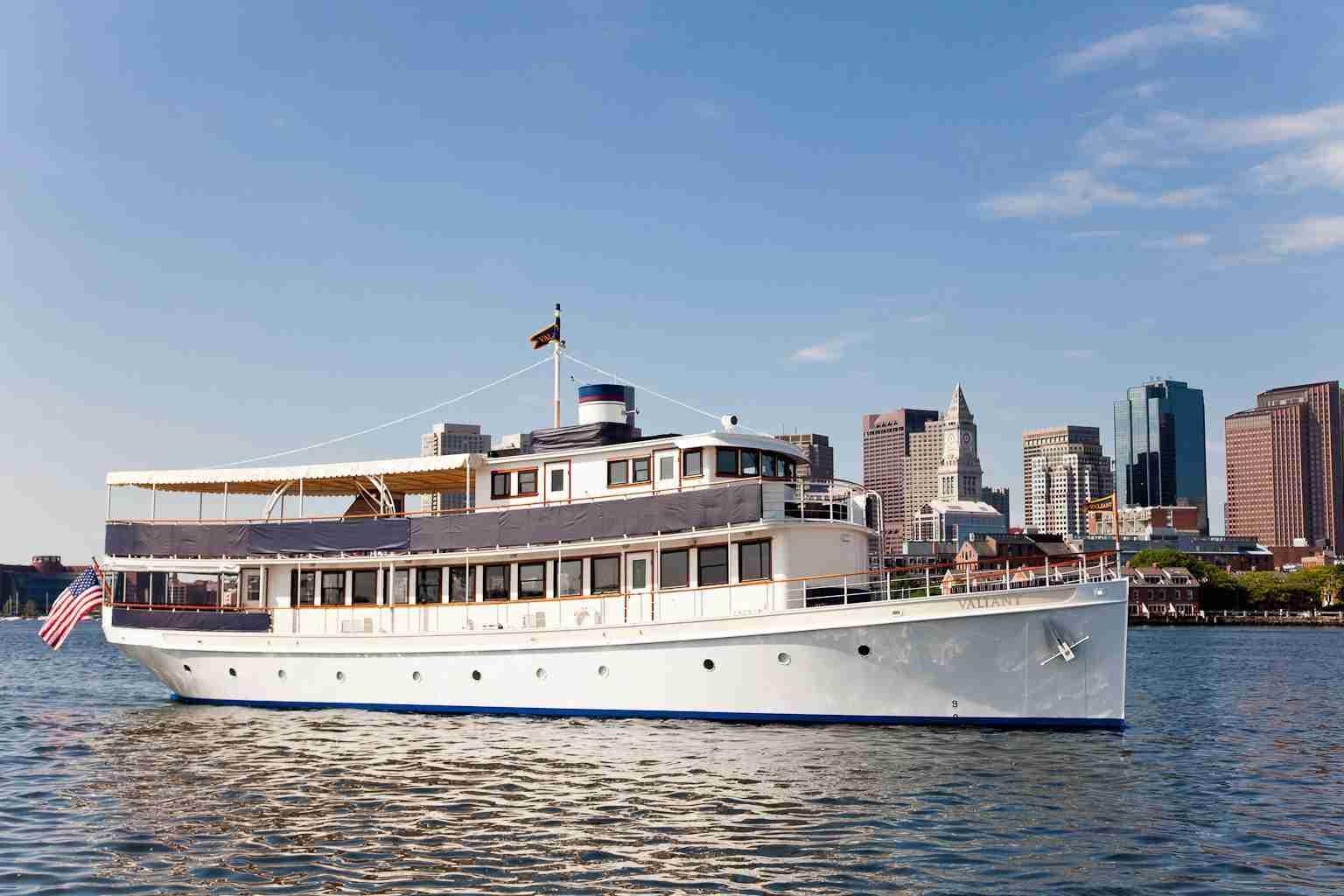 Luxurious Valiant Yacht Vessel in Boston Charles Riverboat