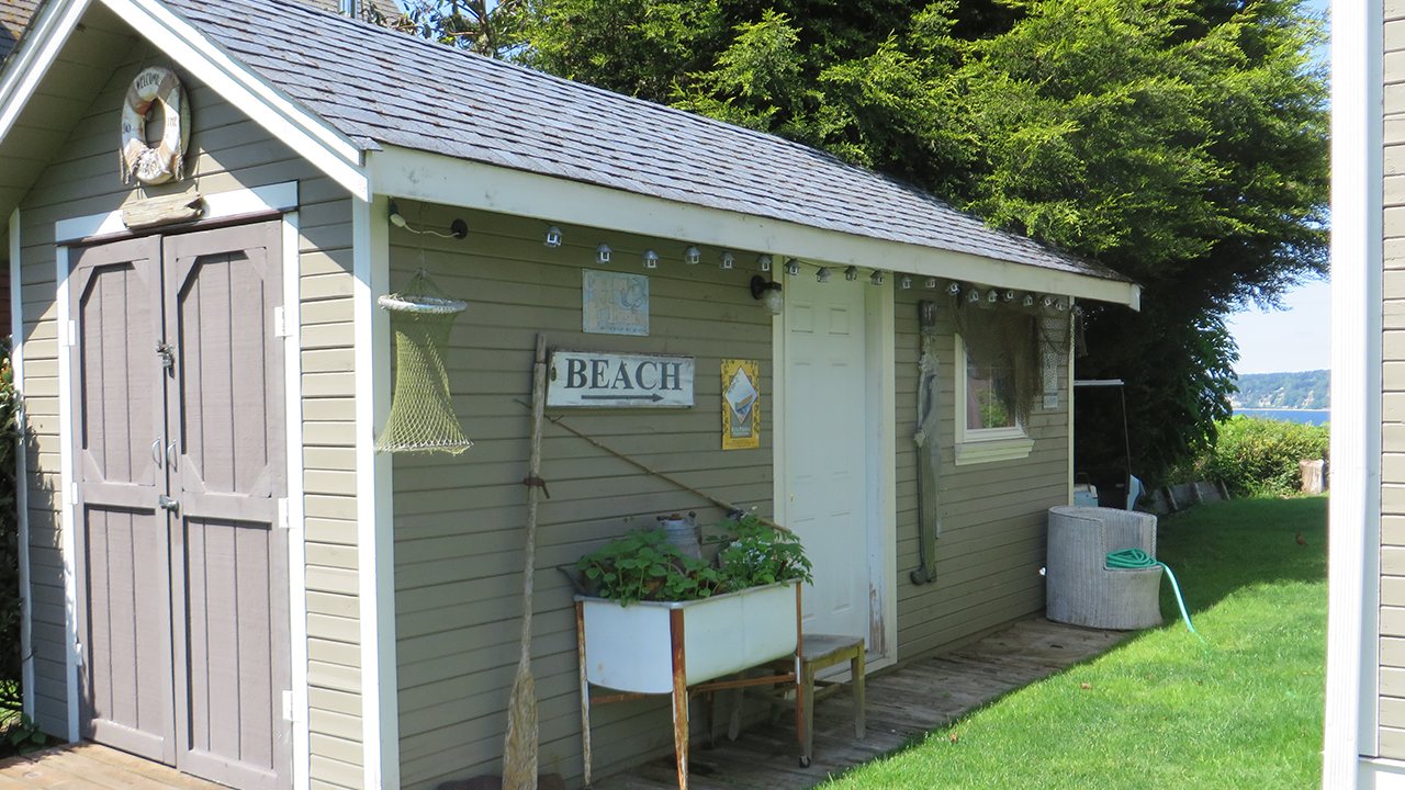 About Hat Island Charlotte Maulsby