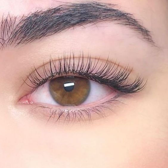 Achieving super natural lash set with half lash extensions