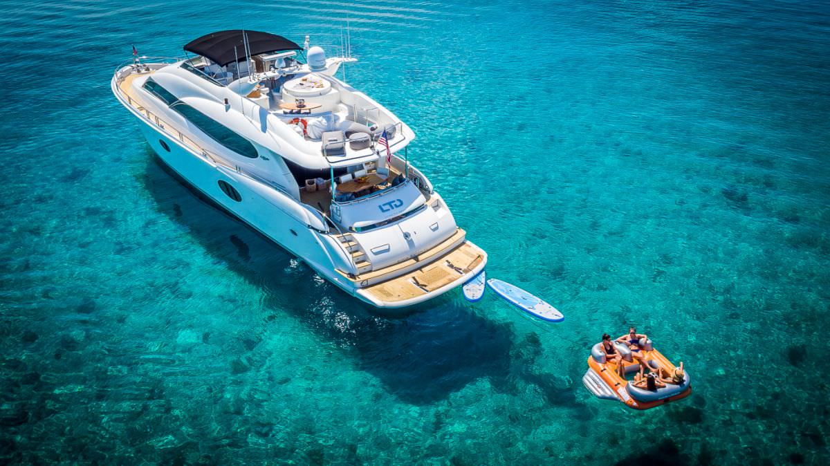 Charter Yacht LIVING THE DREAM 84.00 ft Lazzara CharterLux™