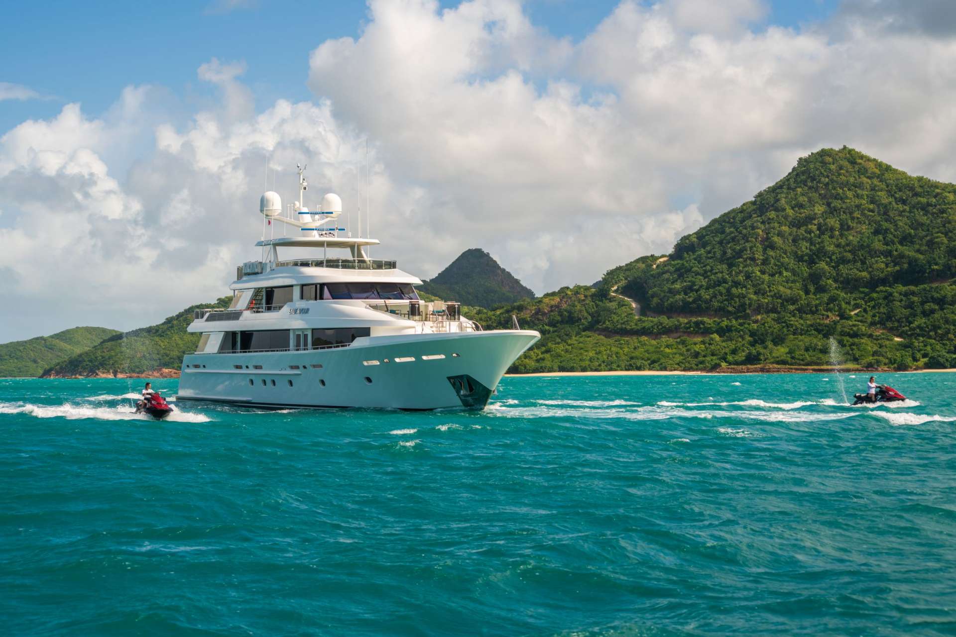 Charter Yacht Endeavour 130.00 ft Westport CharterLux™