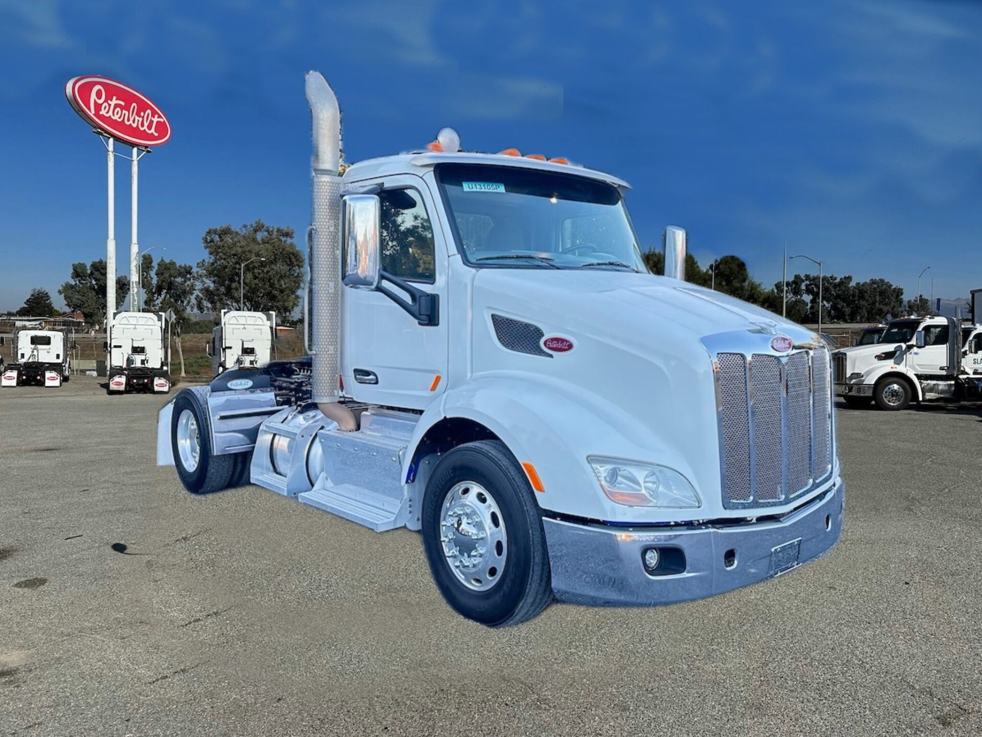 2017 Peterbilt 579 Day Cab with a Manual Transmission For Sale