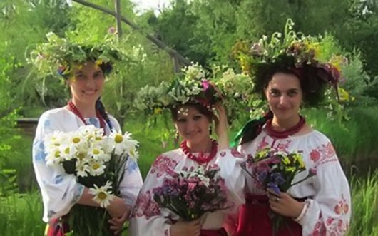 У 2021 році трійця відзначається 20 червня. Zeleni Svyata Lito Provishayut Z Prirodoyu Yednayut Ukrayinska Gazeta Chas