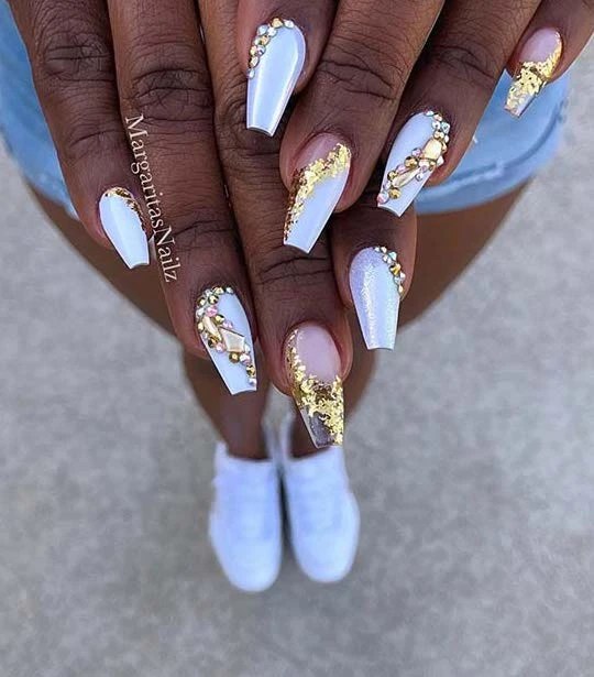40+ White And Gold Nails To Copy This Month SEE ALL PHOTO