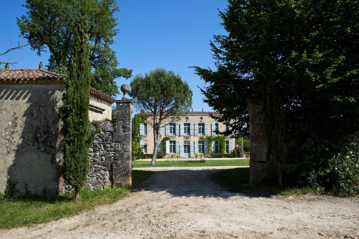 Chateau hire France with Château Living Always Extraordinary