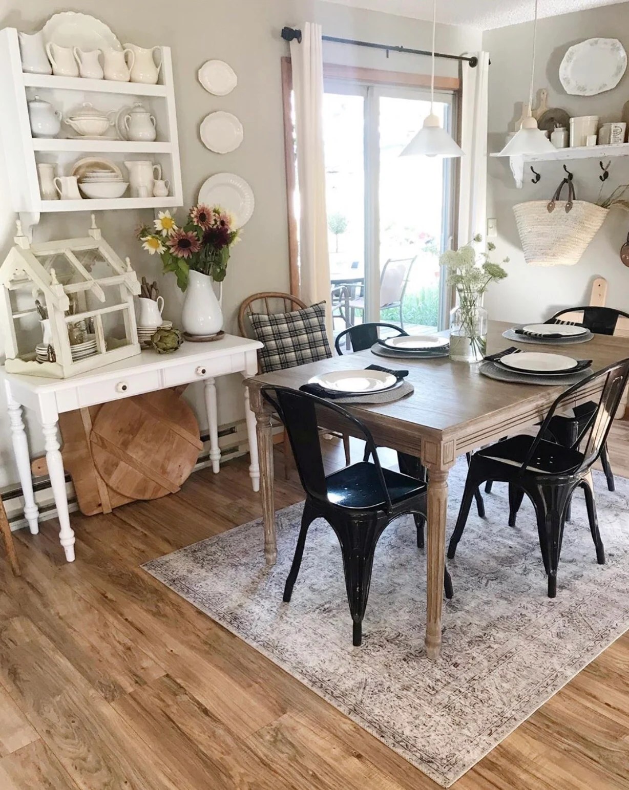 20 Gorgeous Farmhouse Dining Room Inspirations - Chaylor & Mads(014)