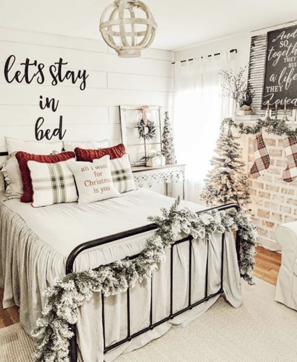 97 Farmhouse Christmas Decor Ideas For Your Home Chaylor & Mads