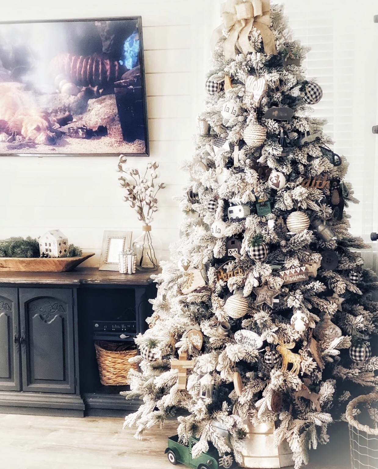 61 Stunning Christmas Tree Decorations Chaylor & Mads