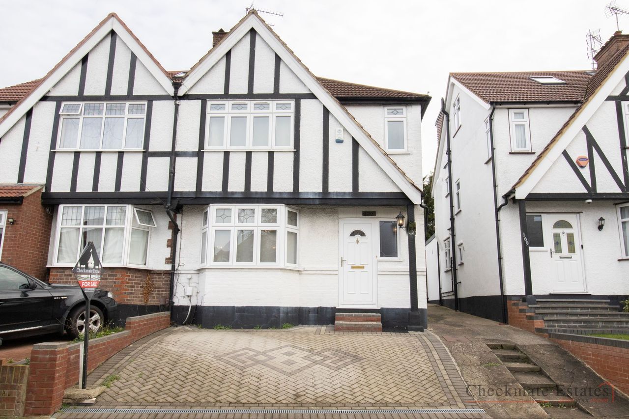 3 BEDROOM SEMI DETACHED Checkmate Estates Estate Agents in Wembley