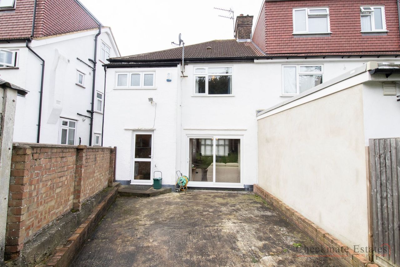 3 BEDROOM SEMI DETACHED Checkmate. Estate Agents in Wembley
