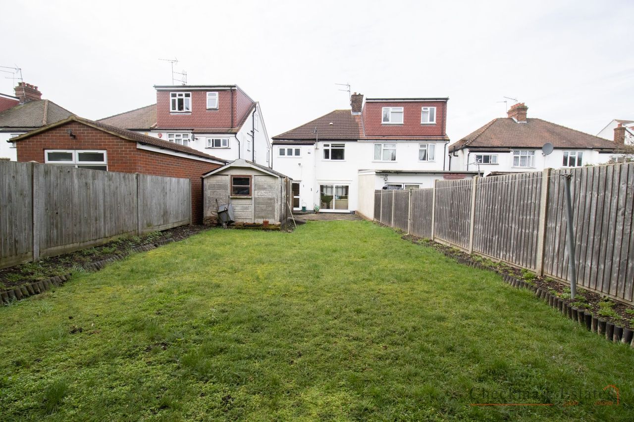 3 BEDROOM SEMI DETACHED Checkmate. Estate Agents in Wembley