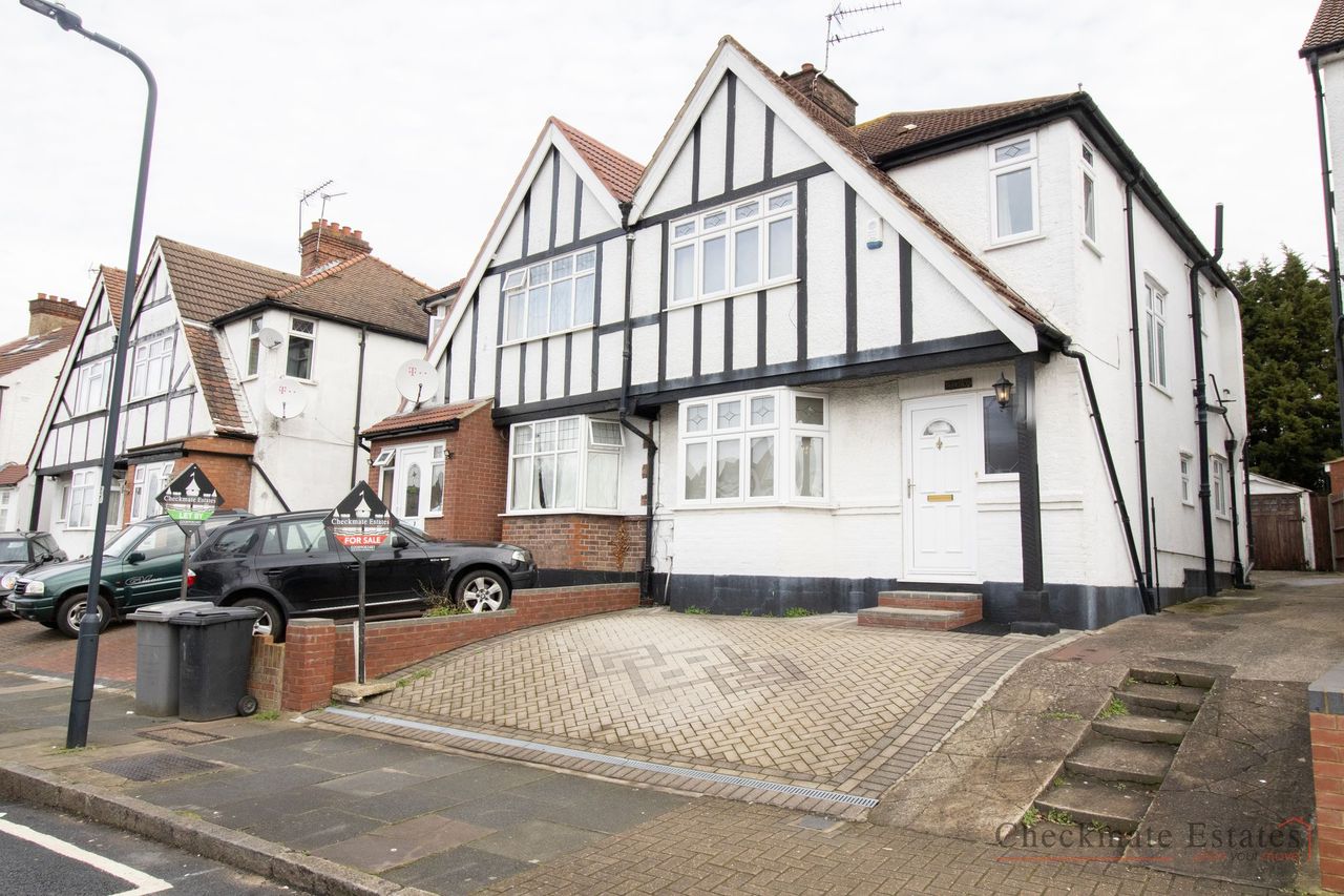 3 BEDROOM SEMI DETACHED Checkmate. Estate Agents in Wembley