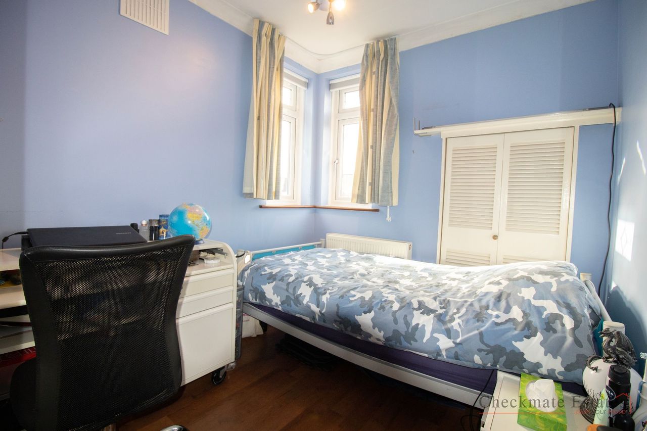 3 BEDROOM SEMI DETACHED Checkmate. Estate Agents in Wembley