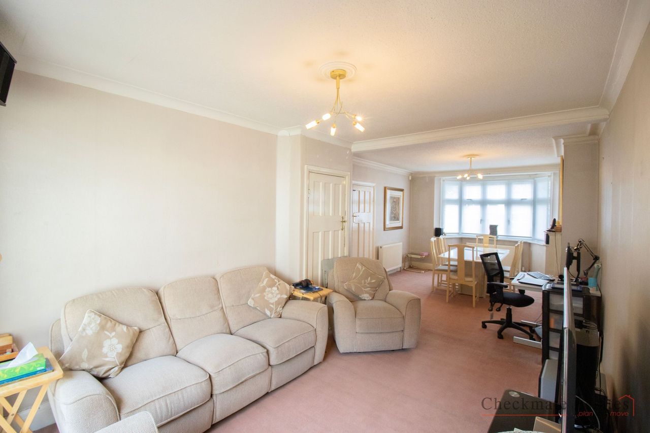 3 BEDROOM SEMI DETACHED Checkmate. Estate Agents in Wembley