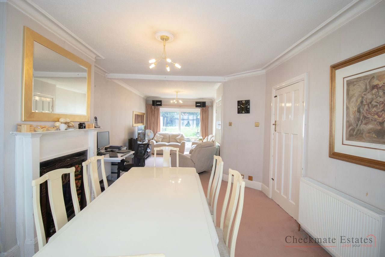 3 BEDROOM SEMI DETACHED Checkmate. Estate Agents in Wembley