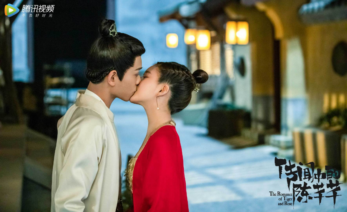 鬼馬趙露思鬥智丁禹兮《傳聞中的陳芊芊》當代女編劇闖蕩古裝劇！┃劇評