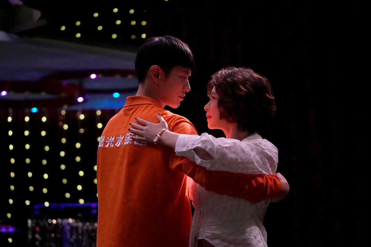 華西街色情產業成台灣電影故事原型！導演：徐若瑄演的是客服小姐！《初戀慢半拍》陳駿霖專訪