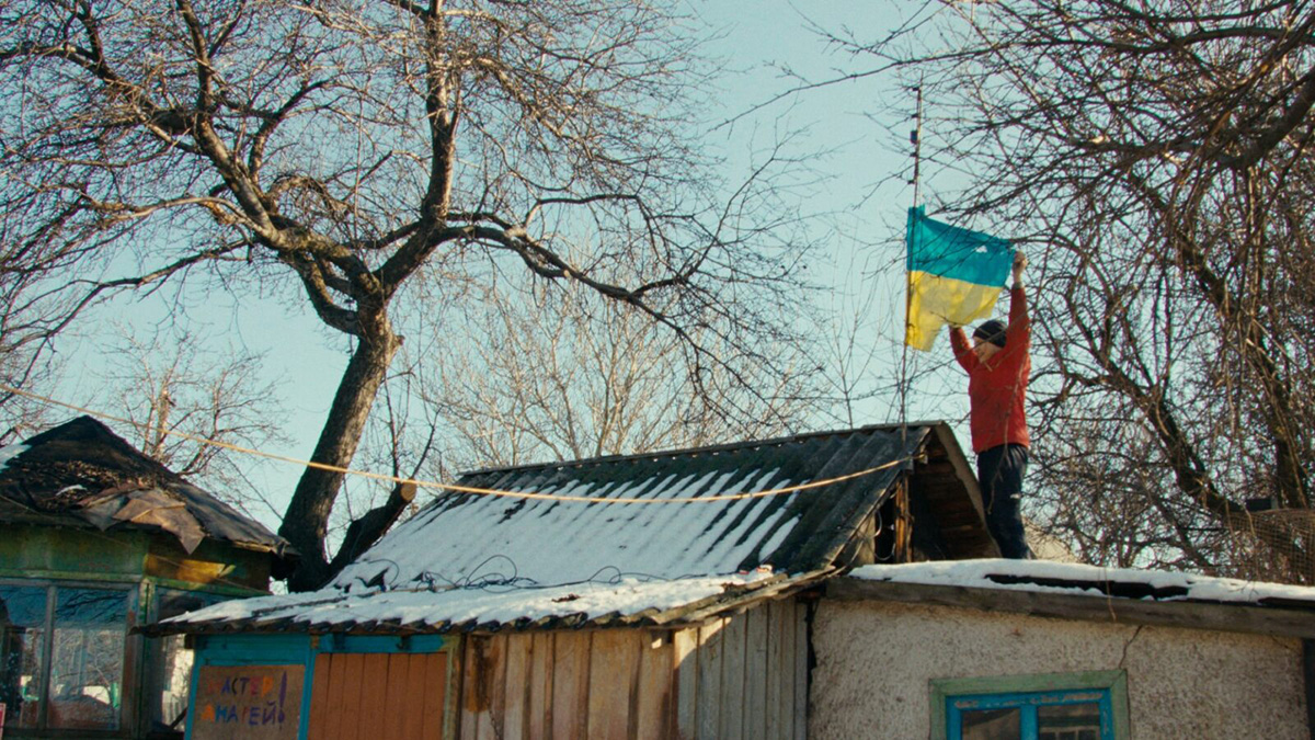 《戰火邊緣的青春》影評：輕柔警世的戰爭前夕紀錄片電影｜2023年台灣國際人權影展開幕片