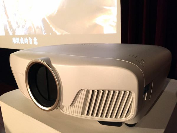 工商┃Epson EH-TW8300W 無線4K豪華家庭劇院投影機