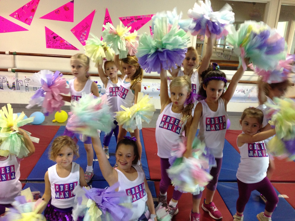 How to make cheerleading pom poms out of tissue paper