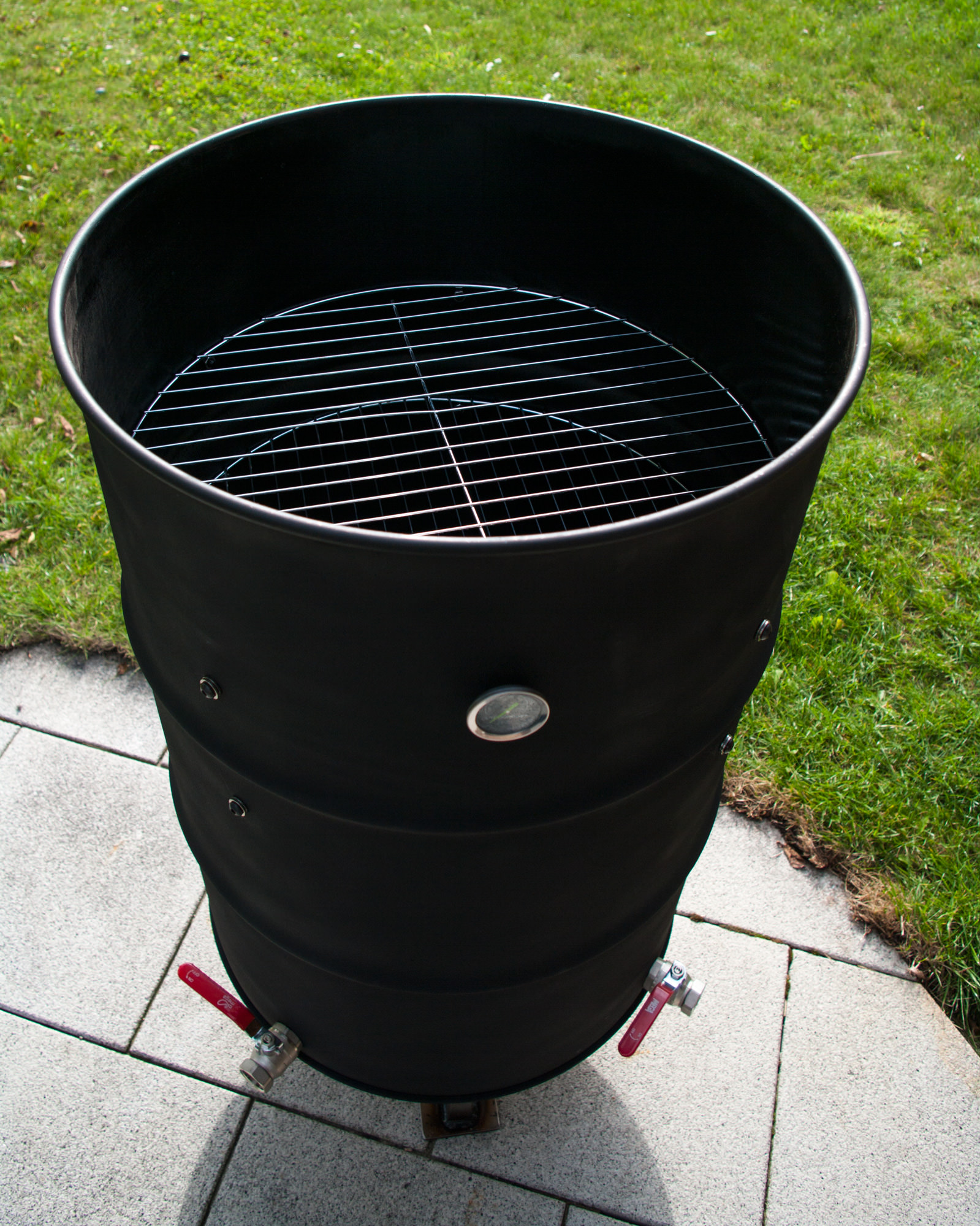 Barrel smoker selber bauen Kleinster mobiler Gasgrill.
