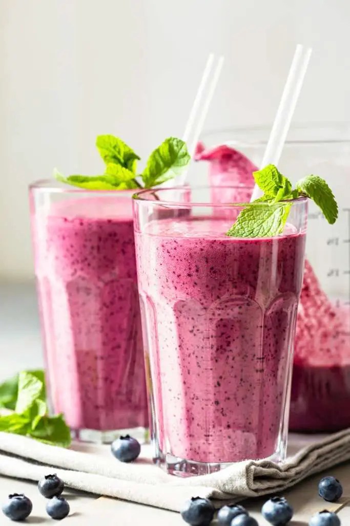 Can I Blend My Vitamins In A Smoothie? Here Are The Pros & Cons To