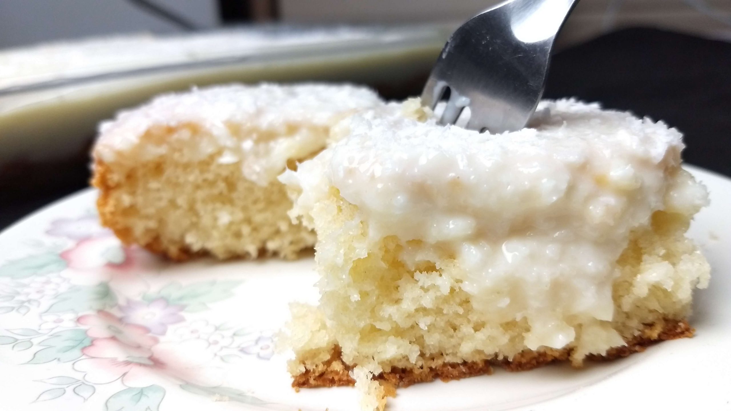 Bolo de Iogurte natural Fofinho e delicioso super fácil!