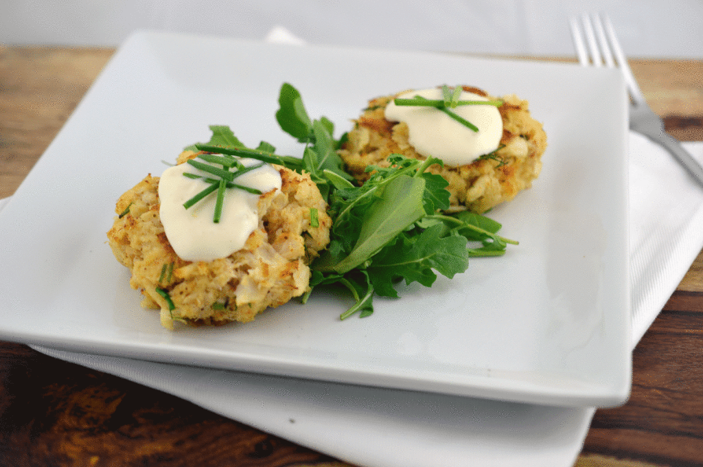 Crab cakes with Lemon Aioli by