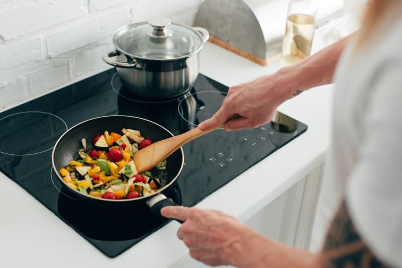 Can You Use a Saucepan as a Frying Pan?