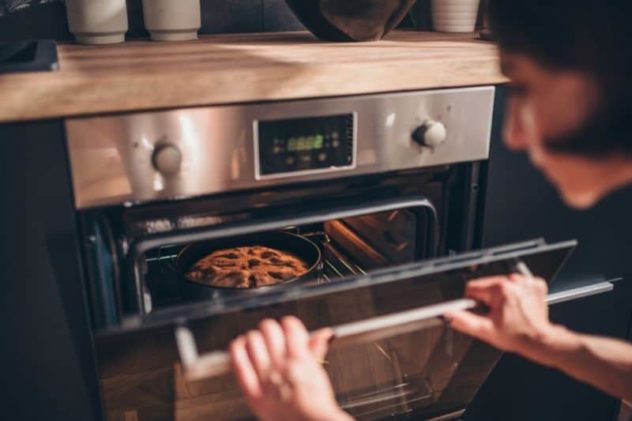 What's the Difference Between a Cooker and an Oven? Chef's Pick