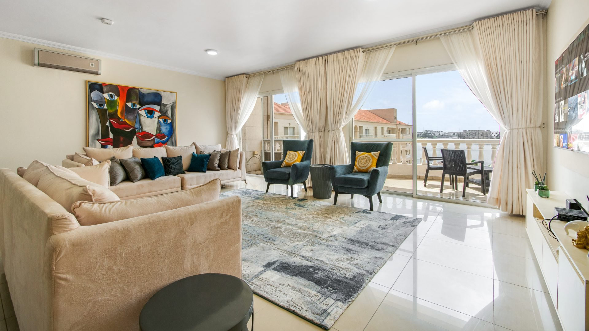 Ten Reasons Why a Short Term Apartment Rental is Better Than a Hotel