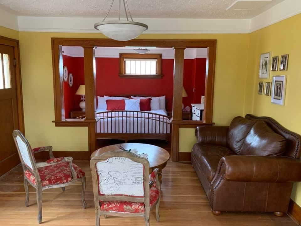 Cherry Lane B&B and Cafe Camrose Bed and Breakfast