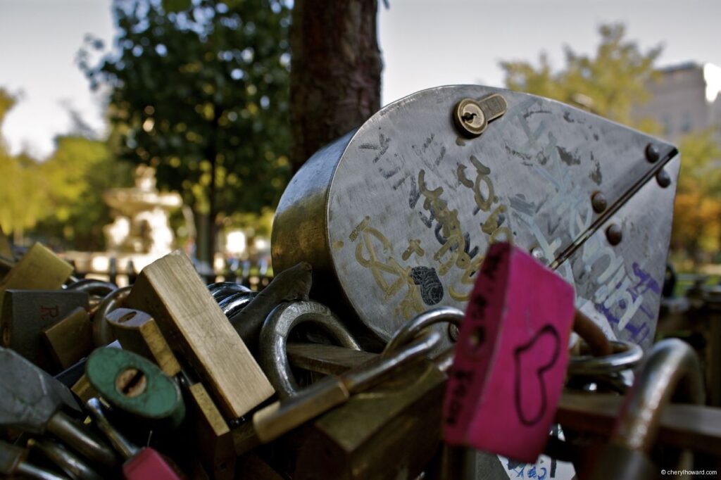 Lock In Your Love With These Budapest Love Locks LaptrinhX / News