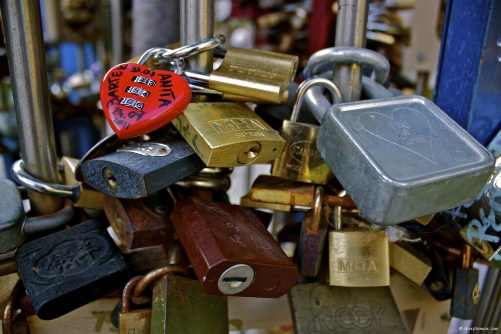Lock In Your Love With These Budapest Love Locks LaptrinhX / News