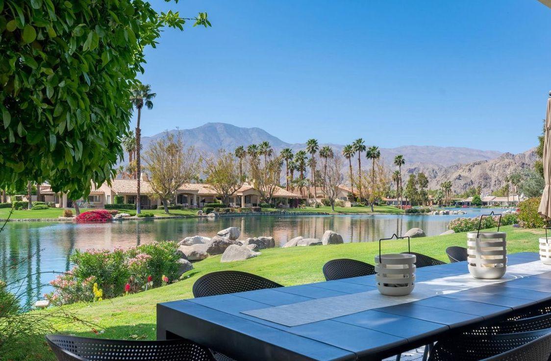 Holiday Decorations for your Orange County Home! South Orange County