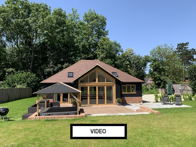 Chestnut Lodge Holiday Let in Rural Kent with Hot tub Jacuzzi Staycation