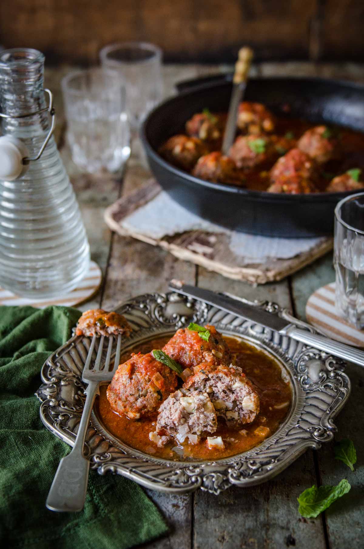 Greek Meatballs Keftedes me Saltsa Domata