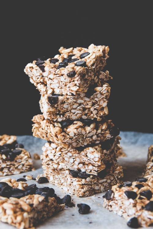 Super Chewy Almond Butter Chocolate Chip Granola Bars recipe Chefthisup
