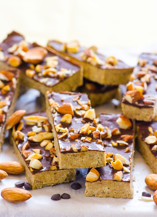Homemade Almond Crunch Protein Bars recipe Chefthisup