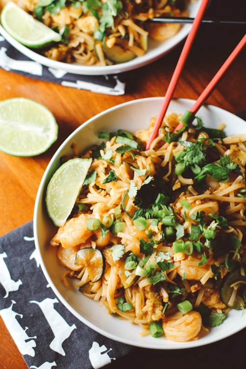 Spicy Sirarcha Shrimp Rice Noodles recipe Chefthisup