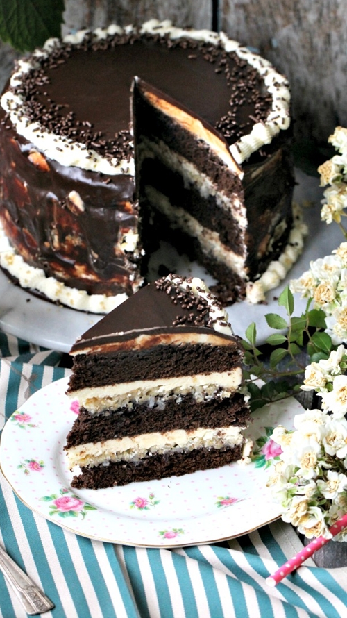 Homemade Chocolate Brownie Cake with Vanilla Mascarpone Butt... recipe