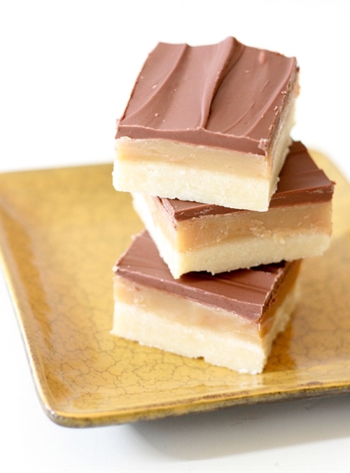 Chocolate Caramel Shortbread Squares recipe Chefthisup