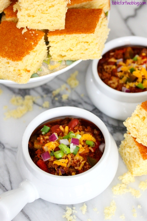 Crockpot Chili & Cornbread recipe Chefthisup