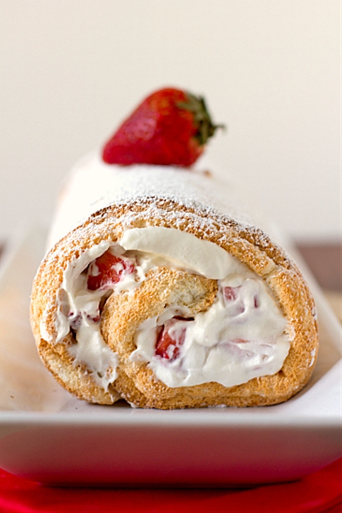 Strawberries and Cream Angel Food Cake Roll recipe Chefthisup
