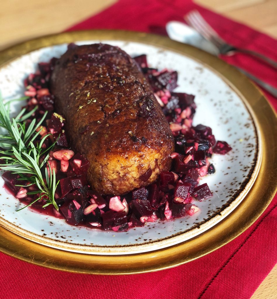 Arrosto sfumato al vino rosso e insalata di barbabietola. chiaramaci