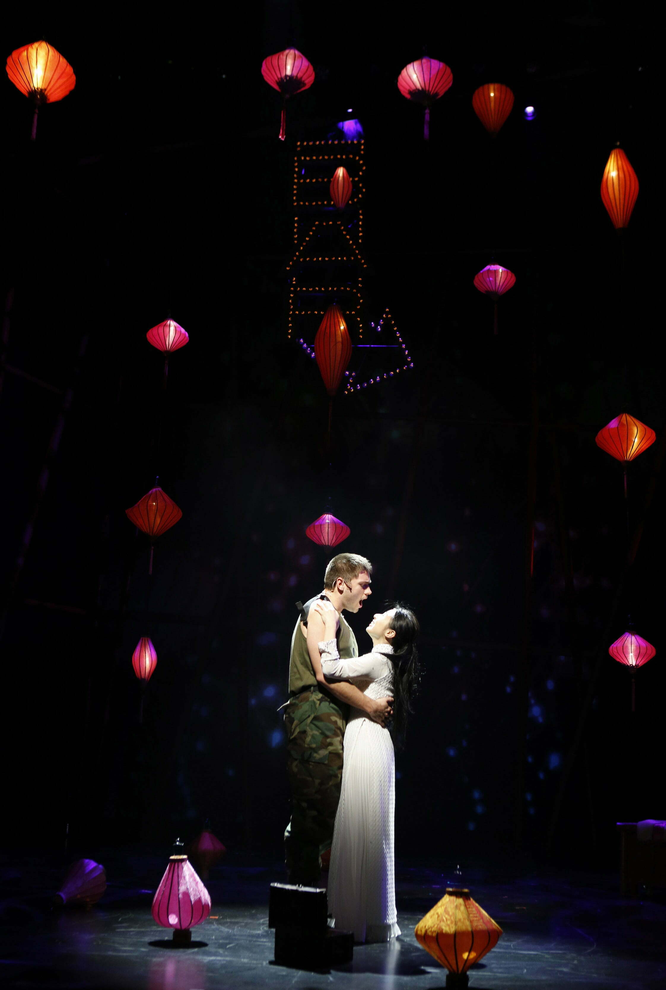Miss Saigon Theatre reviews