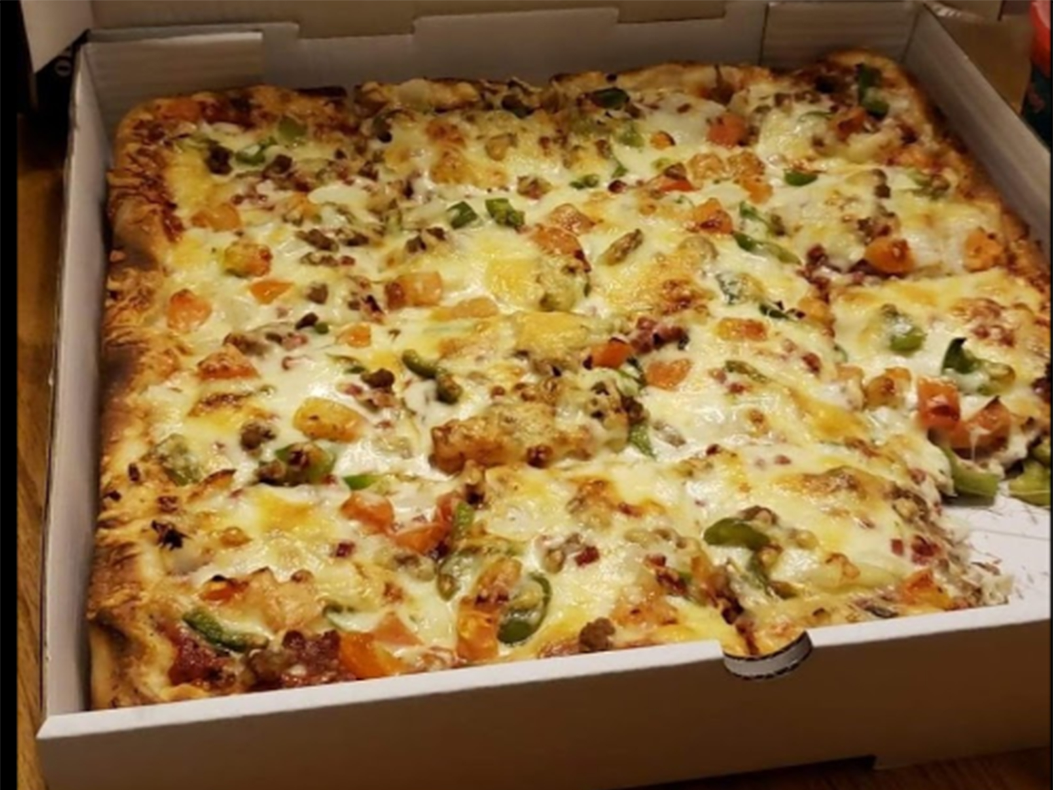 Chicago Deep Dish Pizza Pizza in Calgary, Pizza Delivery